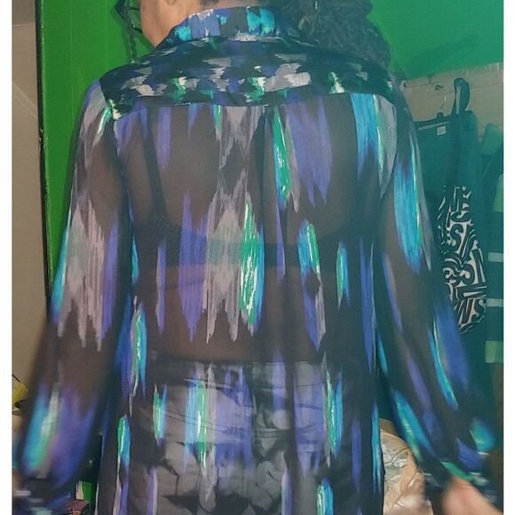 MultiĀ coloredāblouseā
- Picture 5 of 7